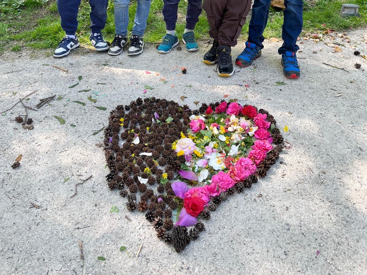 Détail d’une création réalisée pendant un atelier Land Art