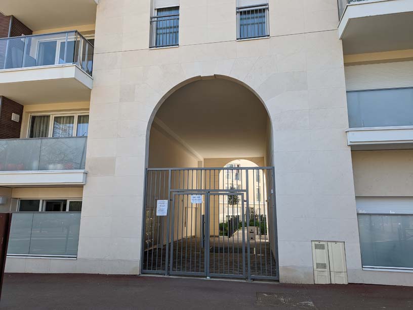 Entrée de l'immeuble du cabinet, Châtenay-Malabry